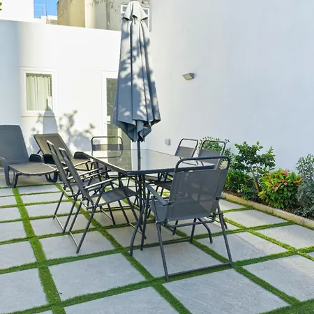 2 Private - Courtyard - Steps From The Sea *