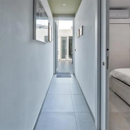 2 Private - Courtyard - Steps From The Sea * St. Paul's Bay